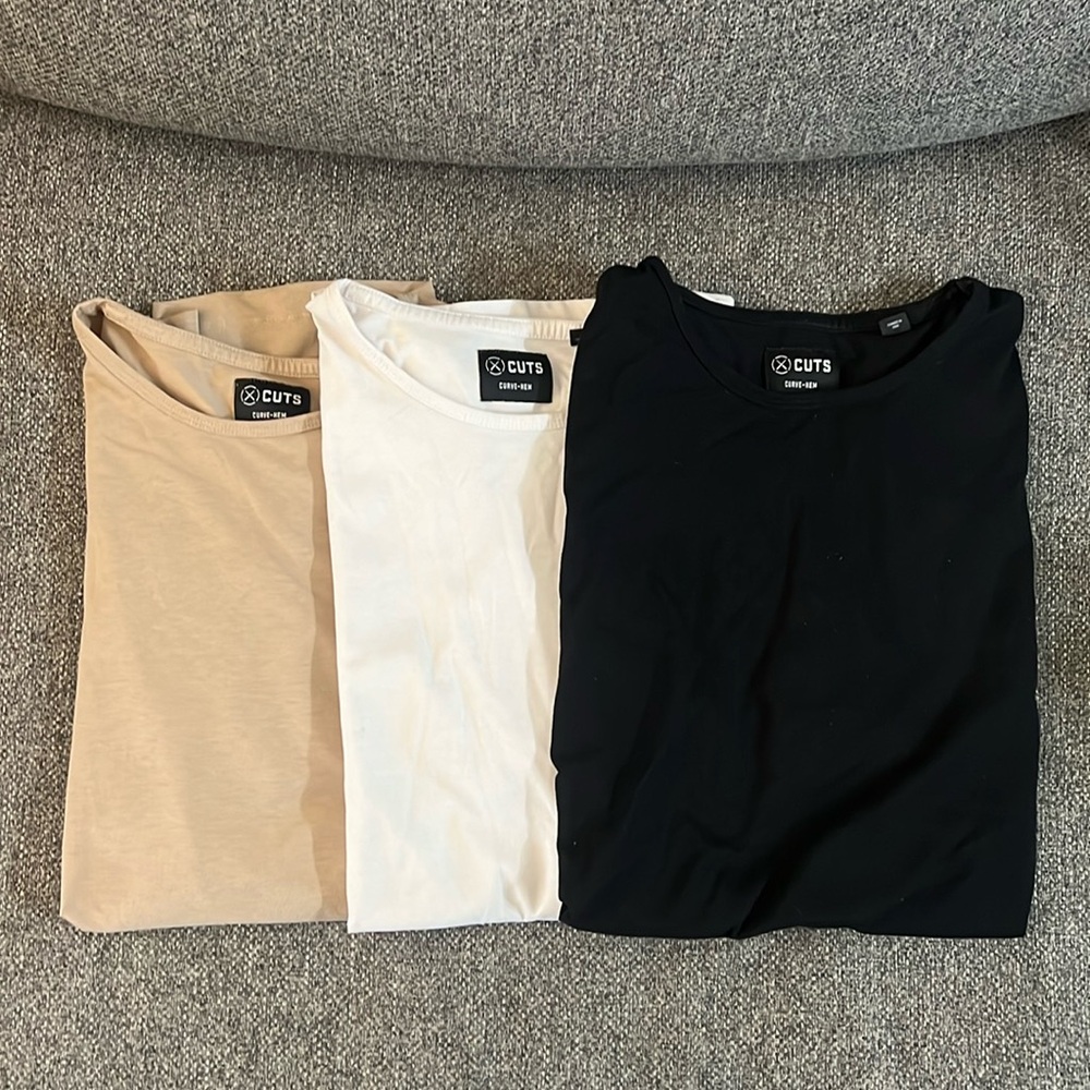 3 pack of Cuts Curve-Hem t-shirts in size L